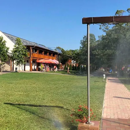 Beachfront Studio Apartman Balatonfuzfo