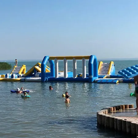 Apart Otel Beachfront Studio Apartman Balatonfůzfő